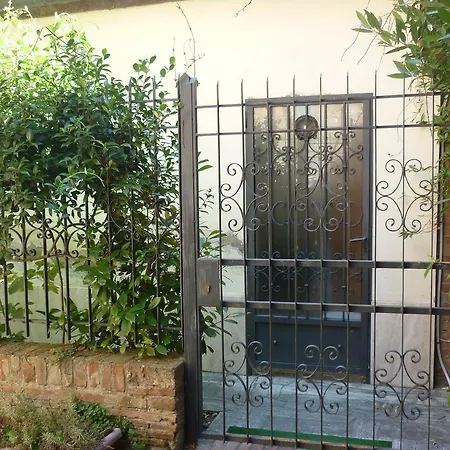 La Camera In Giardino Guest house